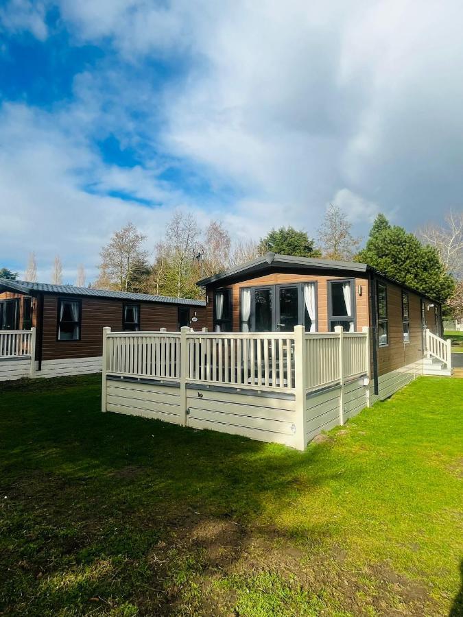 Buttermere Lodge With Hot Tub Barmby on the Moor Exterior photo